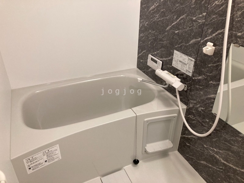 バス・シャワールーム　ゆったりとしたお風呂で快適に過ごせます。