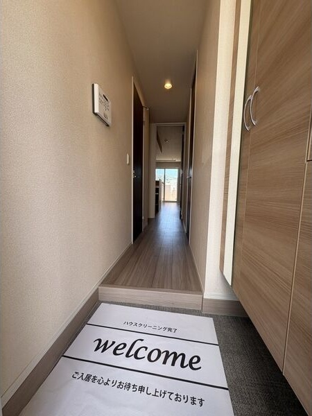 玄関　同タイプ別部屋の写真です