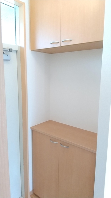 玄関　※写真は別部屋のものです。