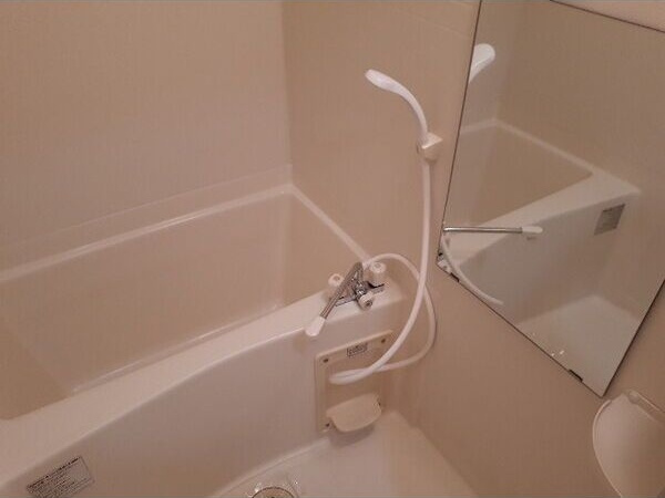 バス・シャワールーム　※写真は同じマンションの違う部屋のものになります。