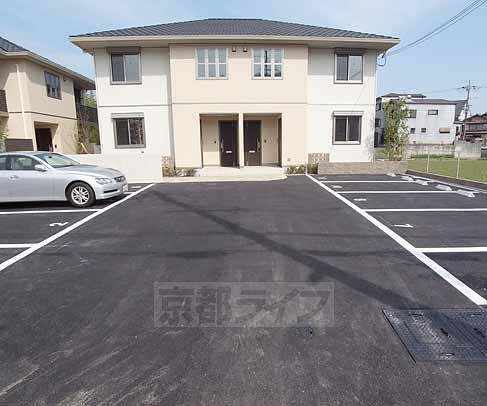 駐車場　広々としたガレージです。
