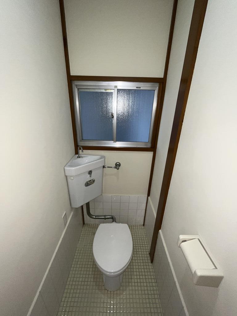 ＪＲ中央線 西荻窪駅 徒歩10分 2階建 築39年のトイレ写真