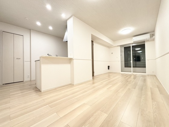 グリュックハイム Aの居間写真