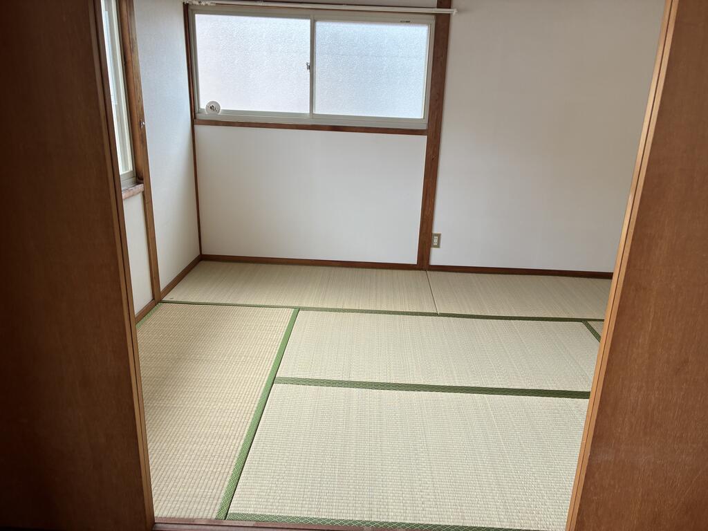 和木4丁目貸家の居間写真