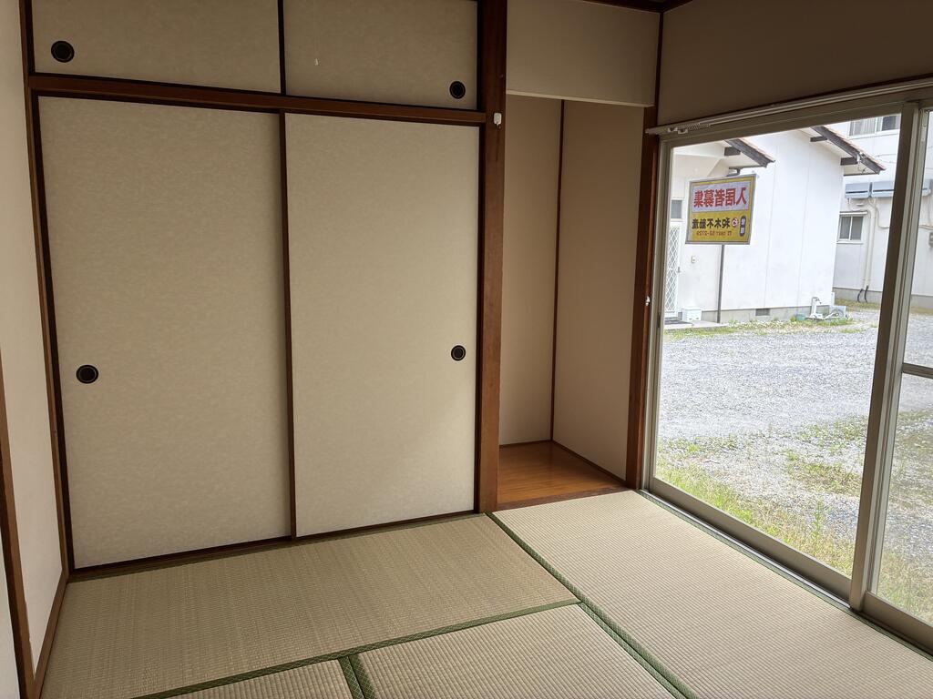 和木4丁目貸家の居間写真