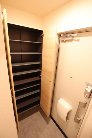 収納　シューズボックス