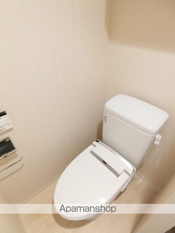 ブルーライン 伊勢佐木長者町駅 徒歩5分 10階建 築16年のトイレ写真