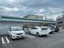 コンビニ　ファミリーマート 金城町二丁目店（コンビニ）まで527m