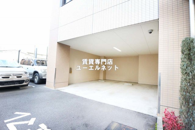 地下鉄御堂筋線 江坂駅 徒歩4分 9階建 築12年の外観写真