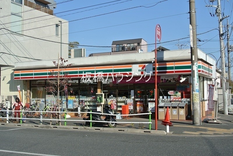 コンビニ　セブンイレブン板橋高島平1丁目西店（コンビニ）まで386m
