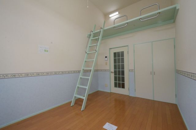 居室・リビング　ロフト付きのお部屋です♪