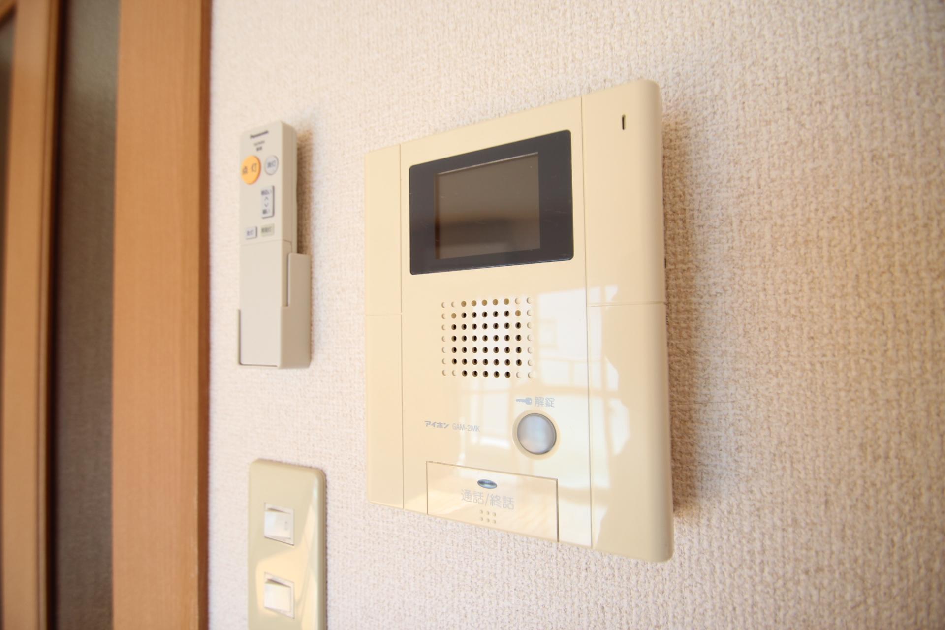 セキュリティ　同物件別の室内写真のため、実際とは異なる場合がございます。