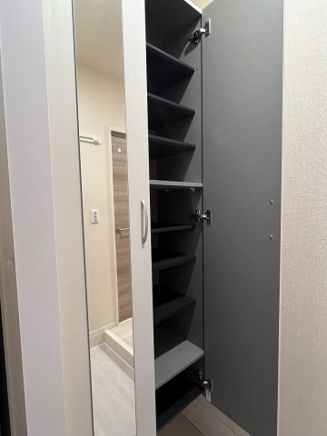 収納　☆シューズボックス　姿見付き☆