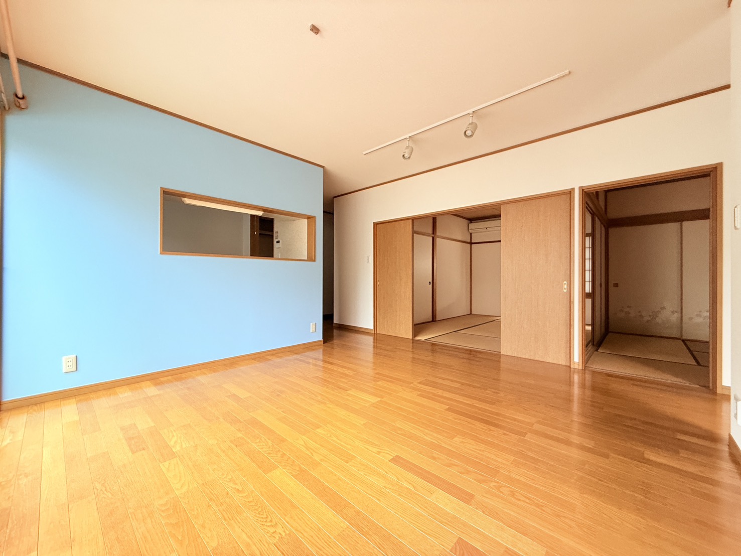 臼井戸建の居間写真