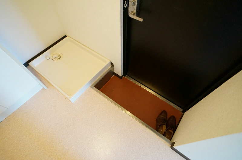 玄関　同間取り別部屋の写真です。建具の色、床や壁紙の色も異なる場合