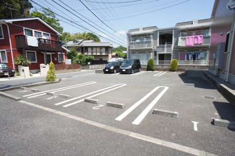 【横浜市栄区公田町のアパートの駐車場】