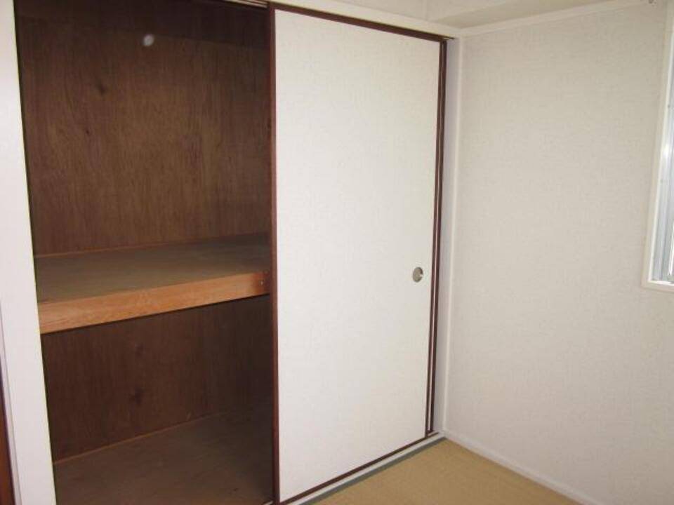 収納　押入れ