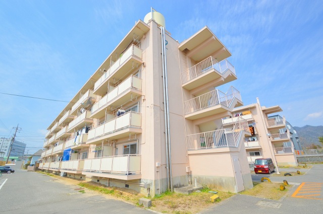 東広島市八本松飯田のマンションの建物外観