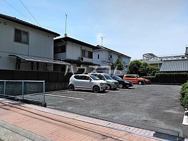 【名古屋市名東区大針のマンションの駐車場】