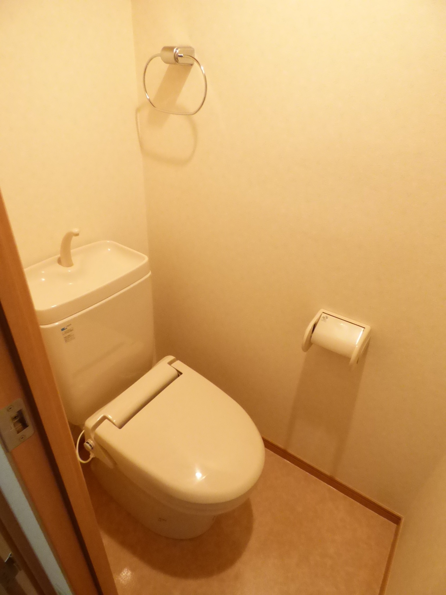 トイレ　ウォームレット付き！※退去前のため、以前の写真を使用していま