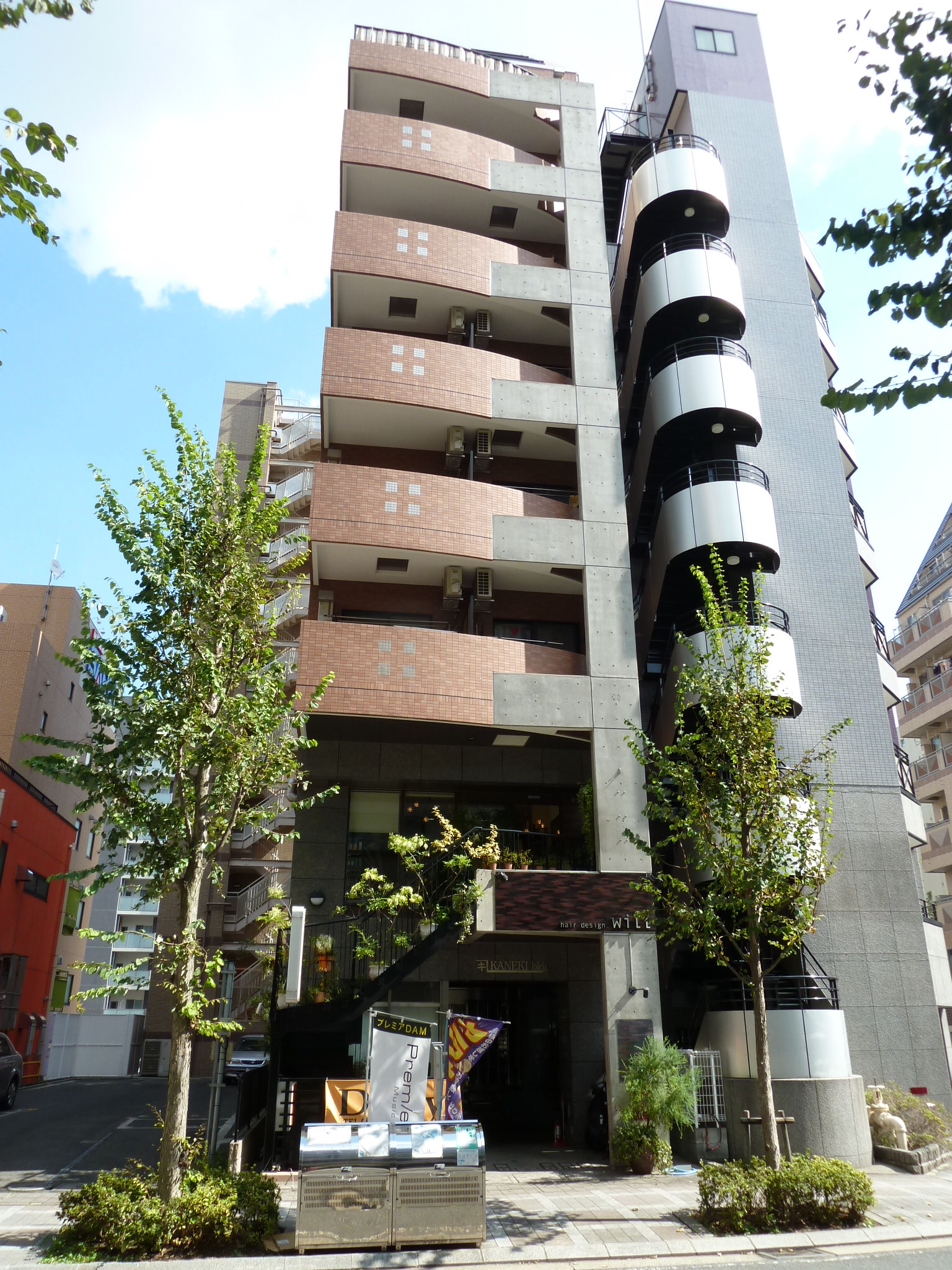 建物外観　タイル張りの外観