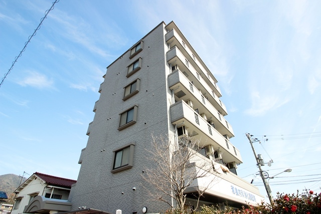 広島市安佐南区伴東のマンションの建物外観