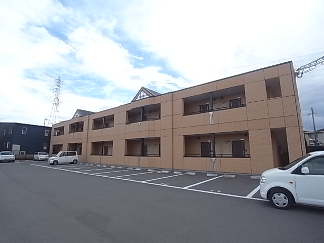 加古川市尾上町口里のアパートの建物外観
