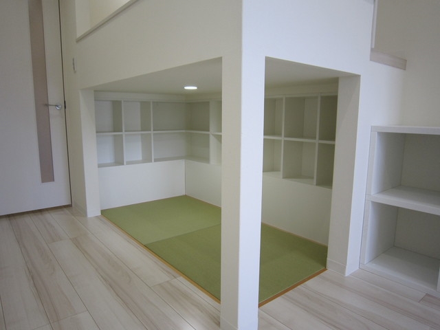 その他設備　下段はライブラリースペース