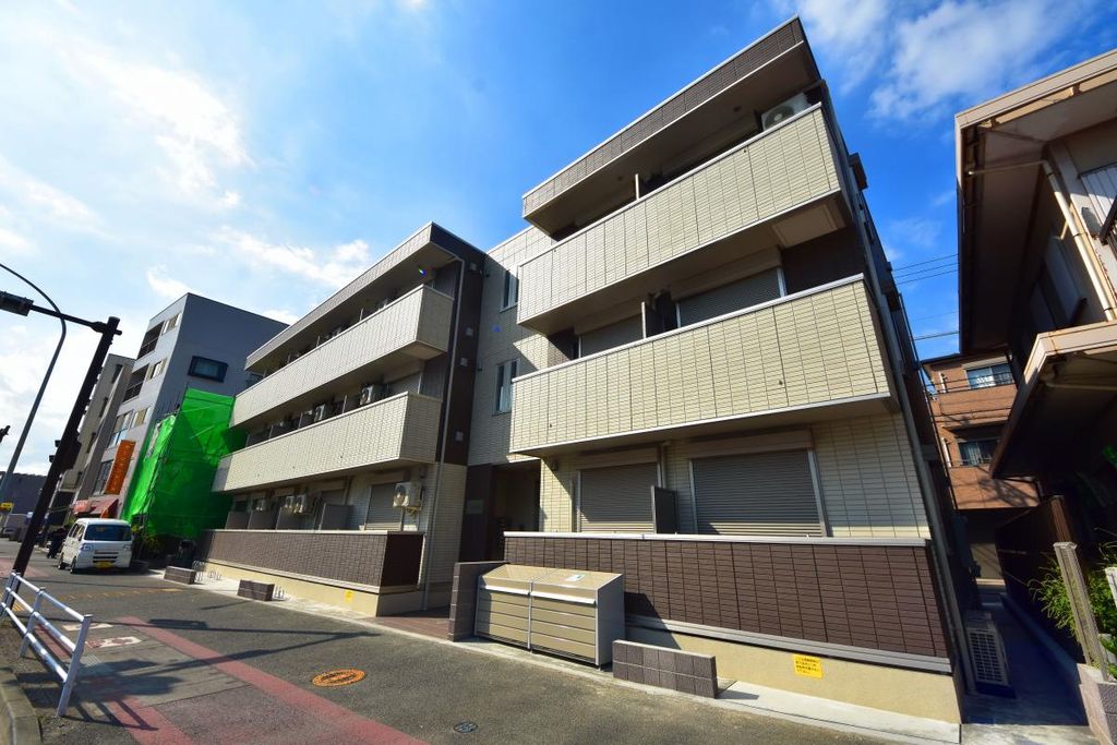 横浜市中区根岸町のアパートの建物外観