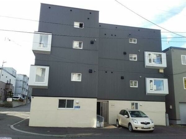 札幌市厚別区厚別中央五条のアパートの建物外観