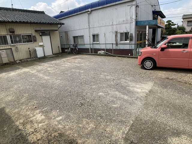 【小野荘の駐車場】