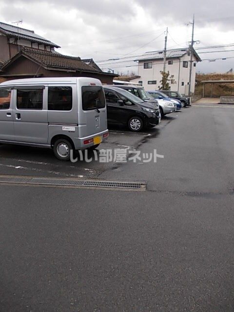 【京丹後市大宮町善王寺のアパートの駐車場】