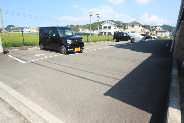 【ブライムシツカワの駐車場】