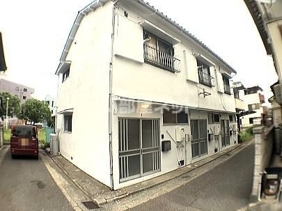 和歌山市雄松町のアパートの建物外観