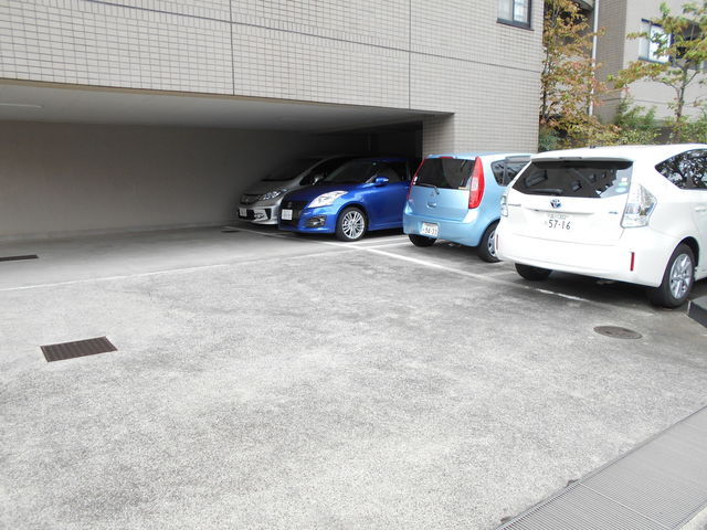 【大田区仲池上のマンションの駐車場】