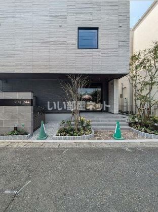 【さいたま市大宮区桜木町のマンションのエントランス】