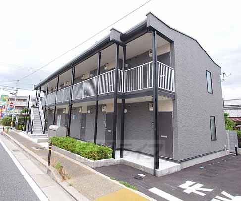 城陽市寺田のアパートの建物外観