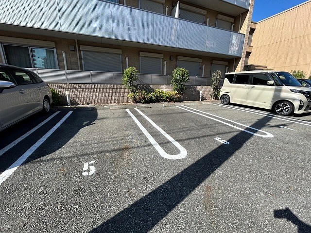 【姫路市南畝町のマンションの駐車場】