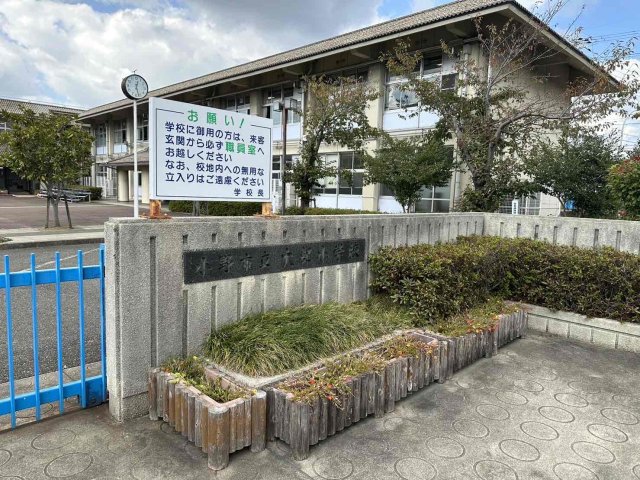 【小野市王子町のアパートの小学校】