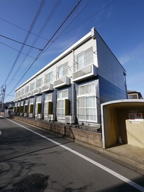 小平市栄町のアパートの建物外観