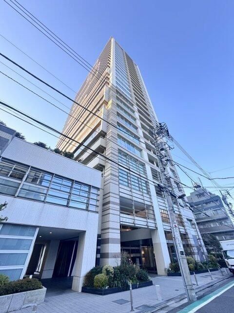 新宿区四谷のマンションの建物外観