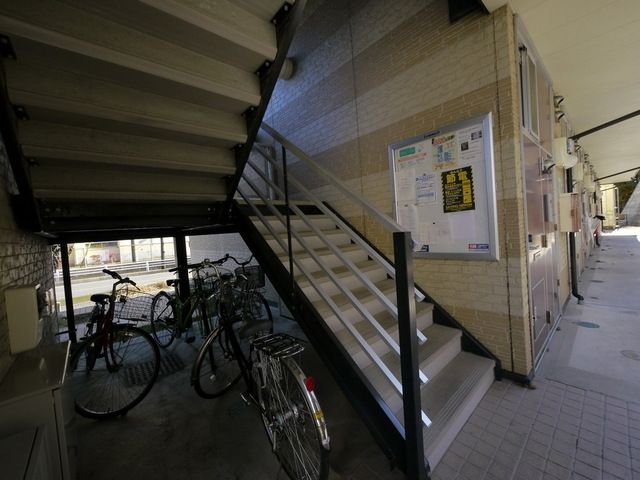 【さいたま市見沼区大字南中野のマンションのエントランス】