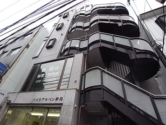 【伊丹市伊丹のマンションの建物外観】