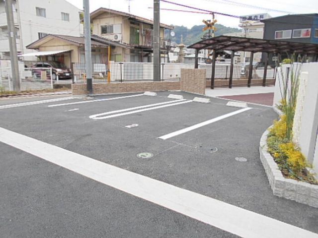 【松山市高砂町のアパートの駐車場】