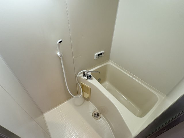 バス・シャワールーム　コンパクトで使いやすいお風呂です
