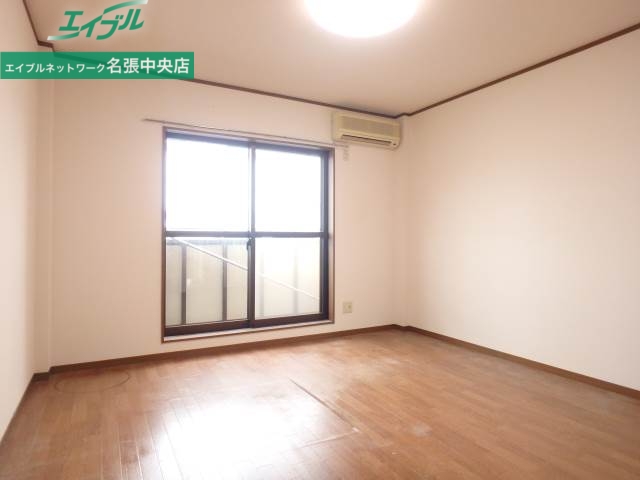 居室・リビング　同物件別部屋写真です。