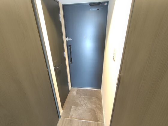 玄関　別部屋の写真