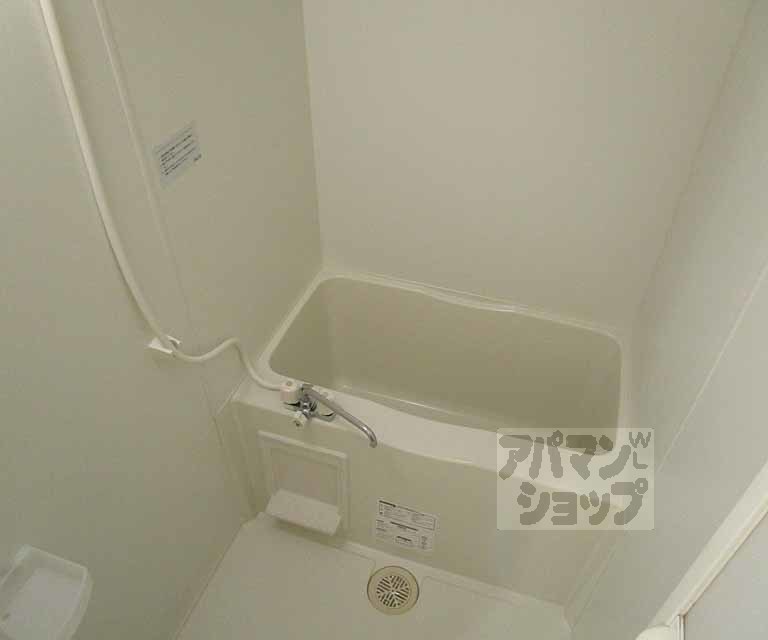 バス・シャワールーム　２０３号室の写真です。