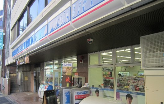 コンビニ　ローソン 南大塚三丁目店（コンビニ）まで370m