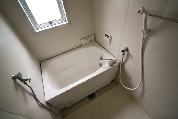 バス・シャワールーム　同じ建物の別なお部屋